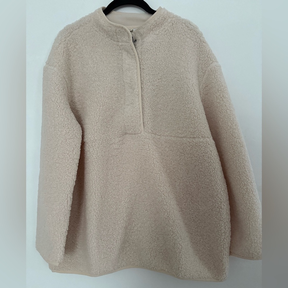 Women’s cozy sherpa-style fleece pullover.